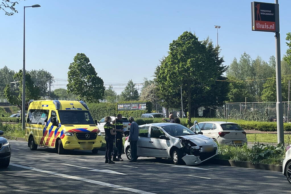Flinke schade bij botsing personenauto's