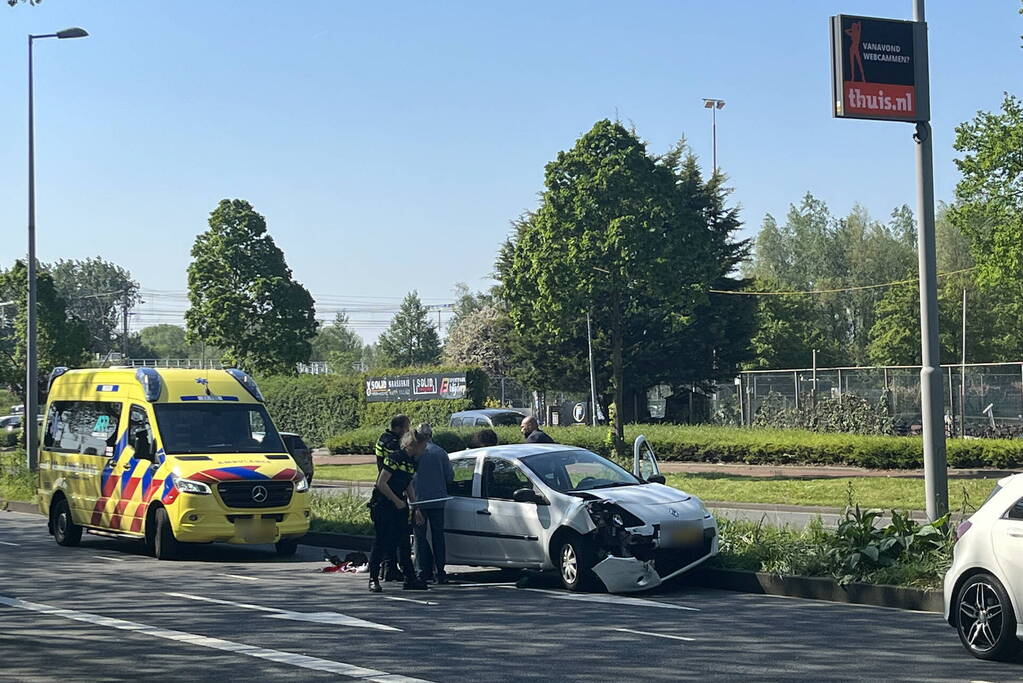 Flinke schade bij botsing personenauto's