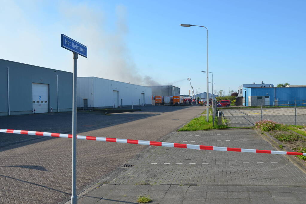 Zeer grote brand in loods
