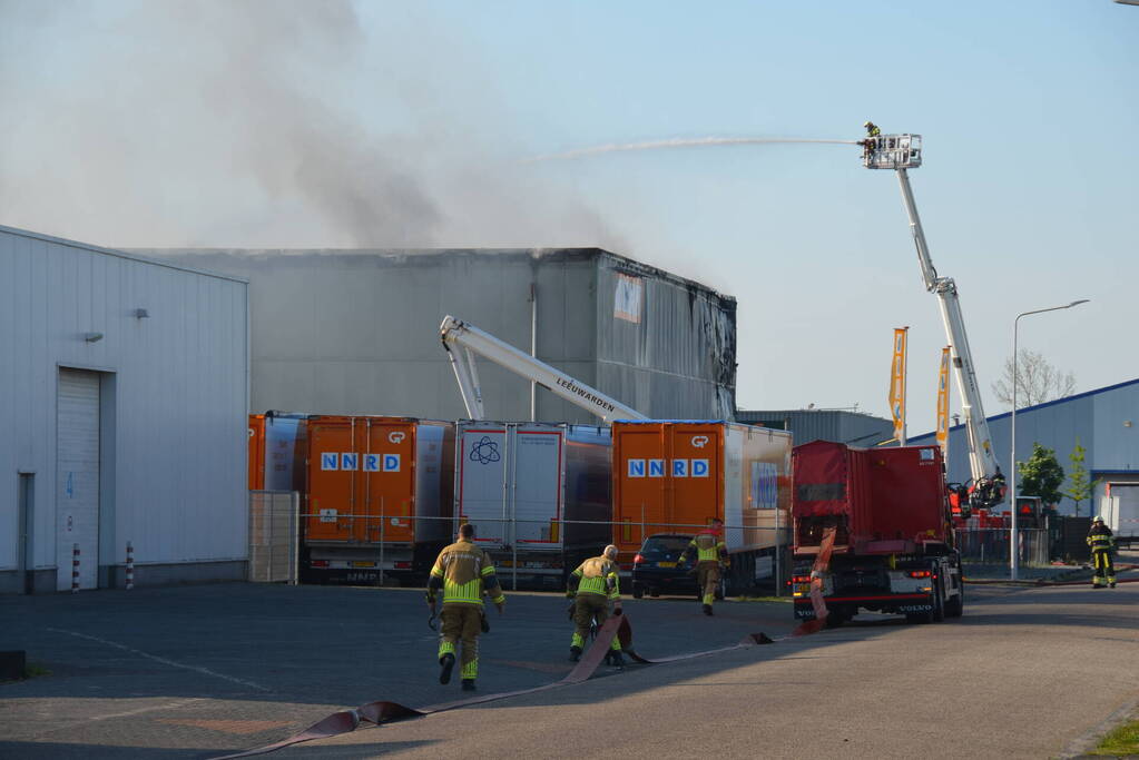 Zeer grote brand in loods
