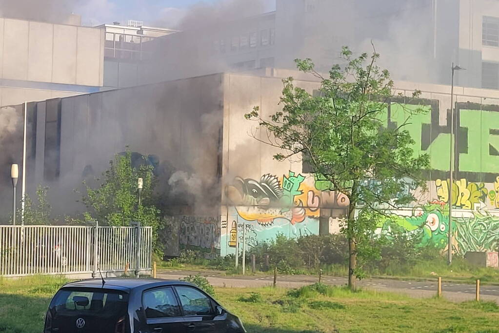 Zeer grote brand in leegstaande loods