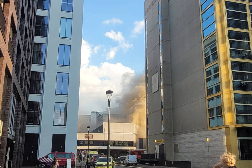 Zeer grote brand in leegstaande loods