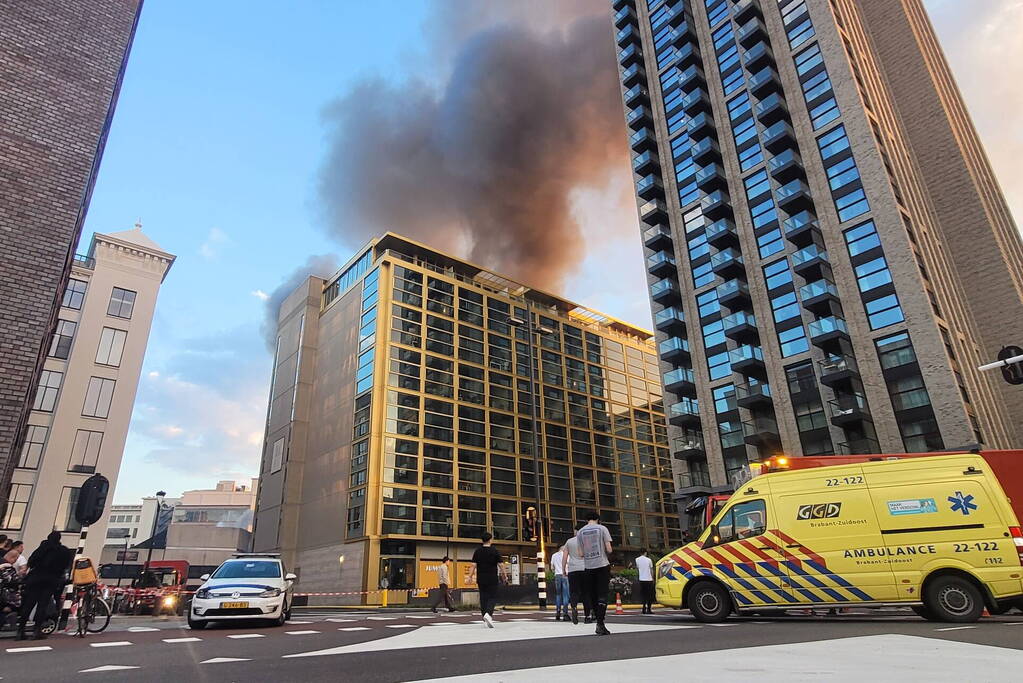 Zeer grote brand in leegstaande loods