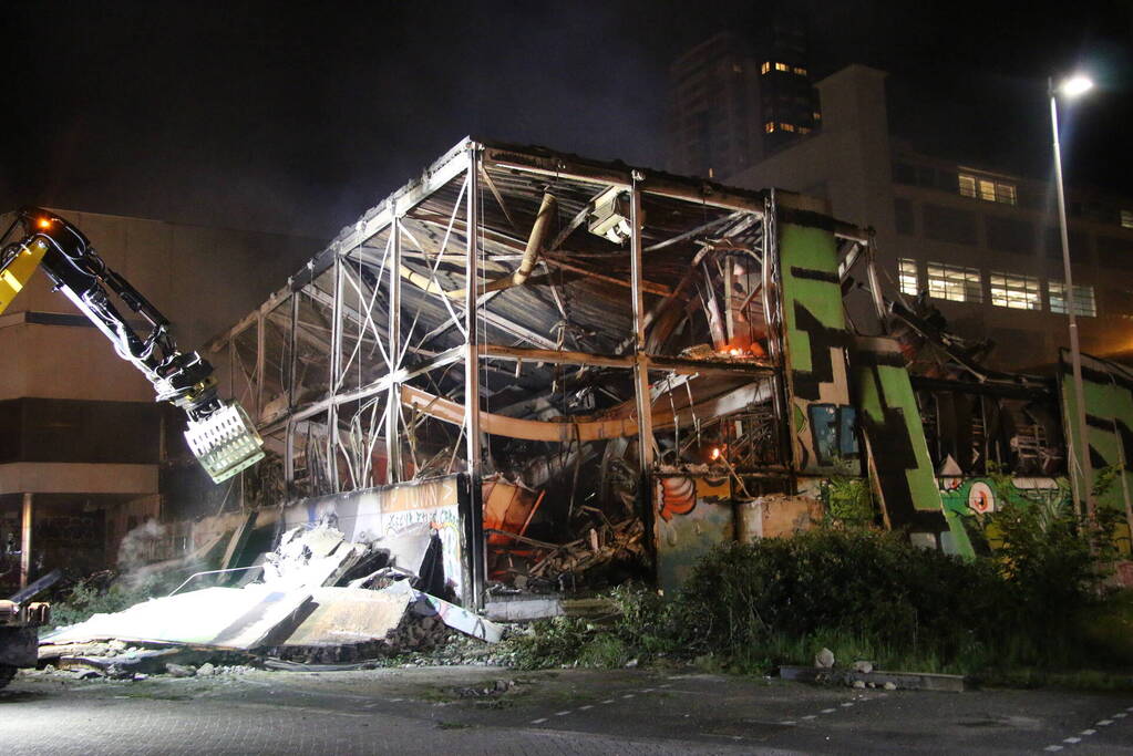 Zeer grote brand in leegstaande loods