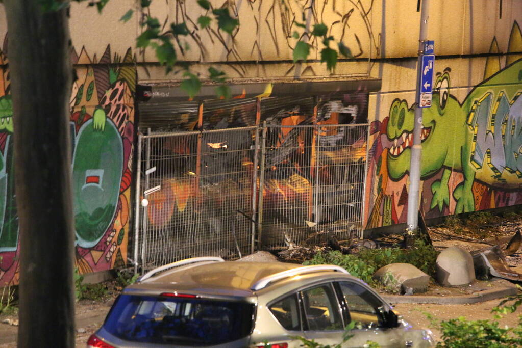 Zeer grote brand in leegstaande loods