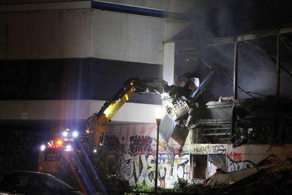 Zeer grote brand in leegstaande loods