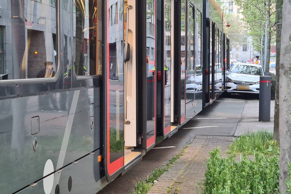 Forse schade bij aanrijding tussen tram en auto