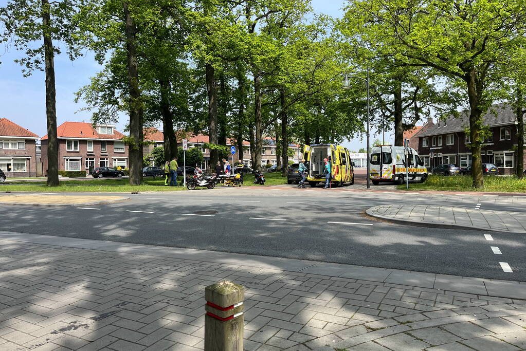 Twee scooterrijder ten val