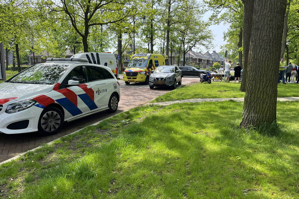 Twee scooterrijder ten val