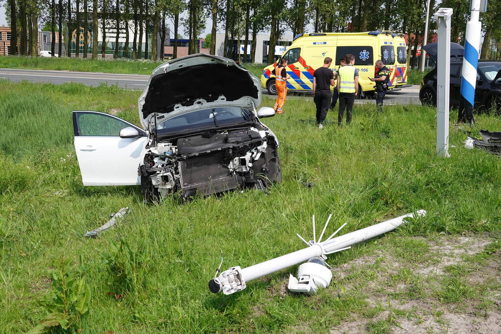 Verkeerscamera betrokken bij botsing