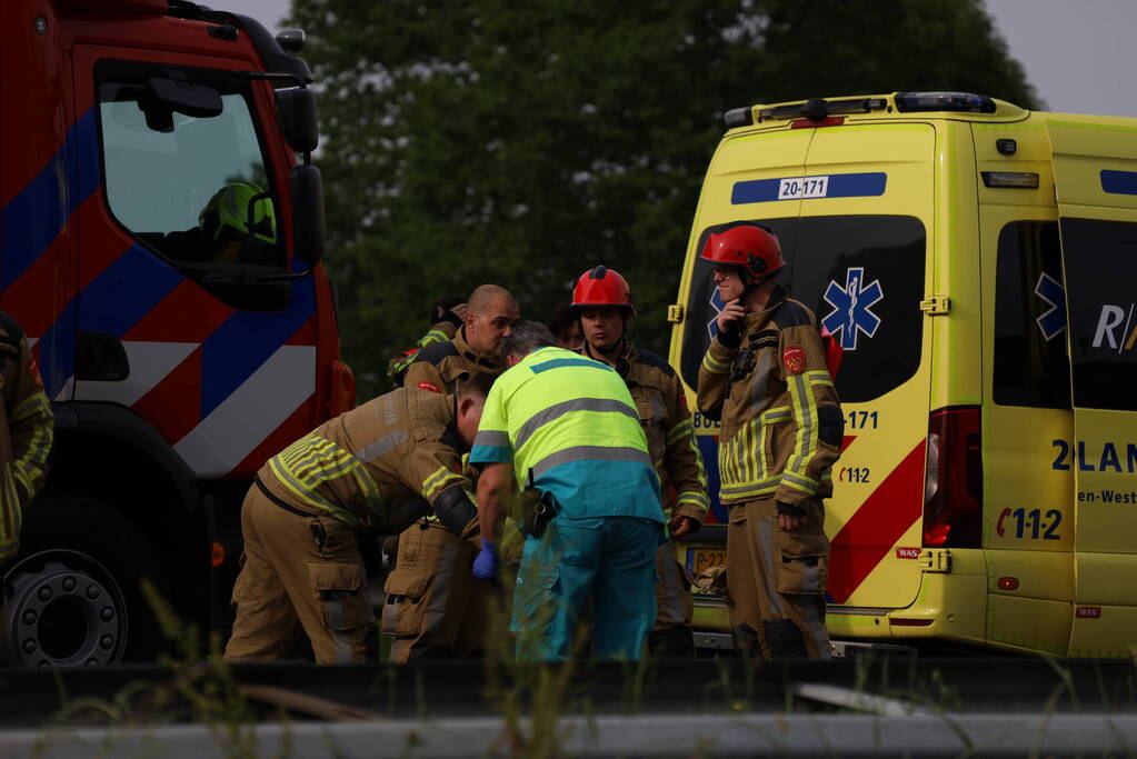 Voetganger aangereden op snelweg, bestuurster rijdt door
