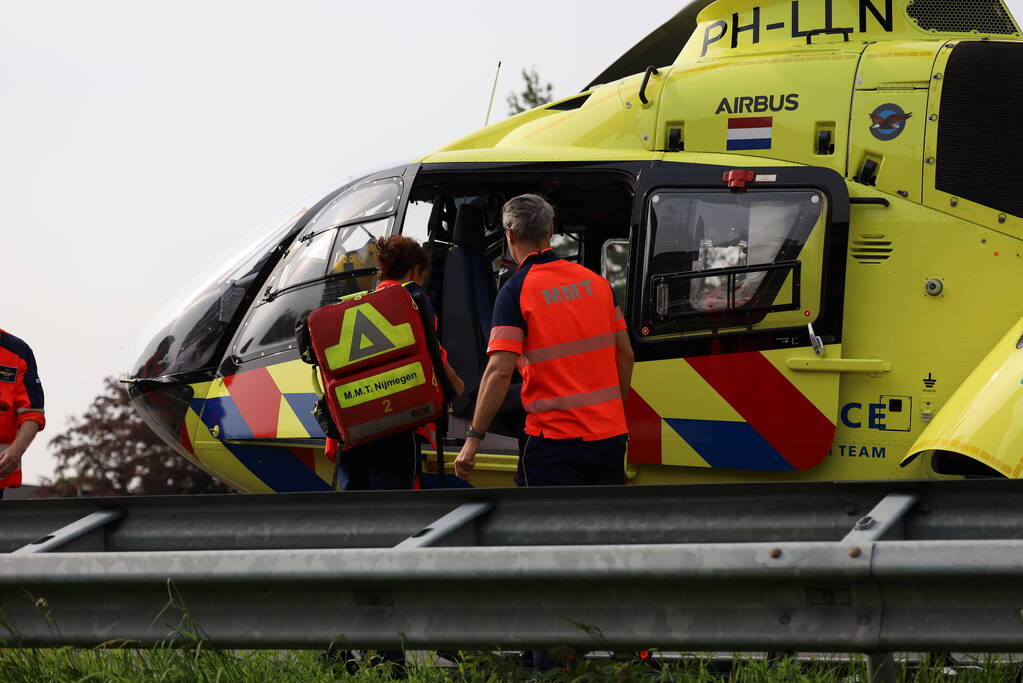 Voetganger aangereden op snelweg, bestuurster rijdt door