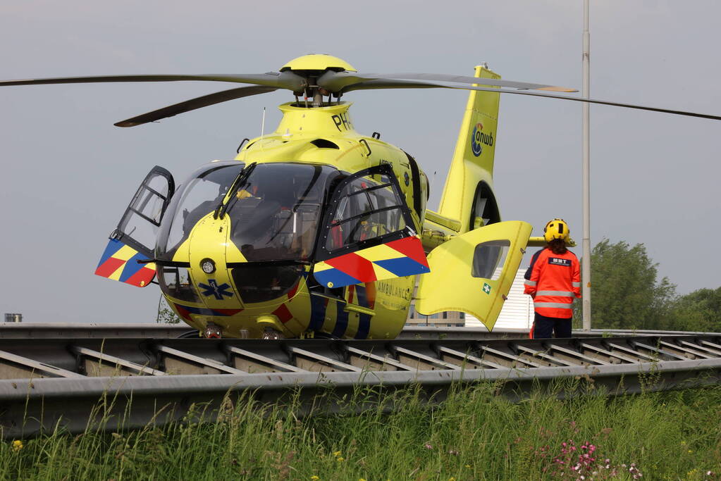 Voetganger aangereden op snelweg, bestuurster rijdt door