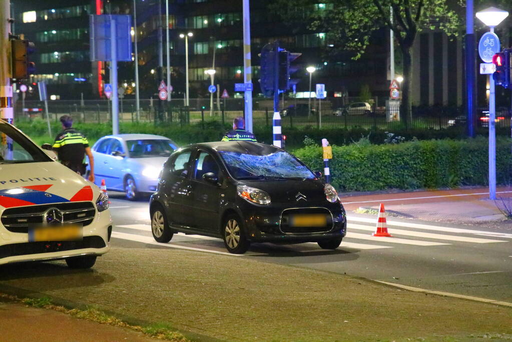 Auto zwaar beschadigd na scheppen fietser