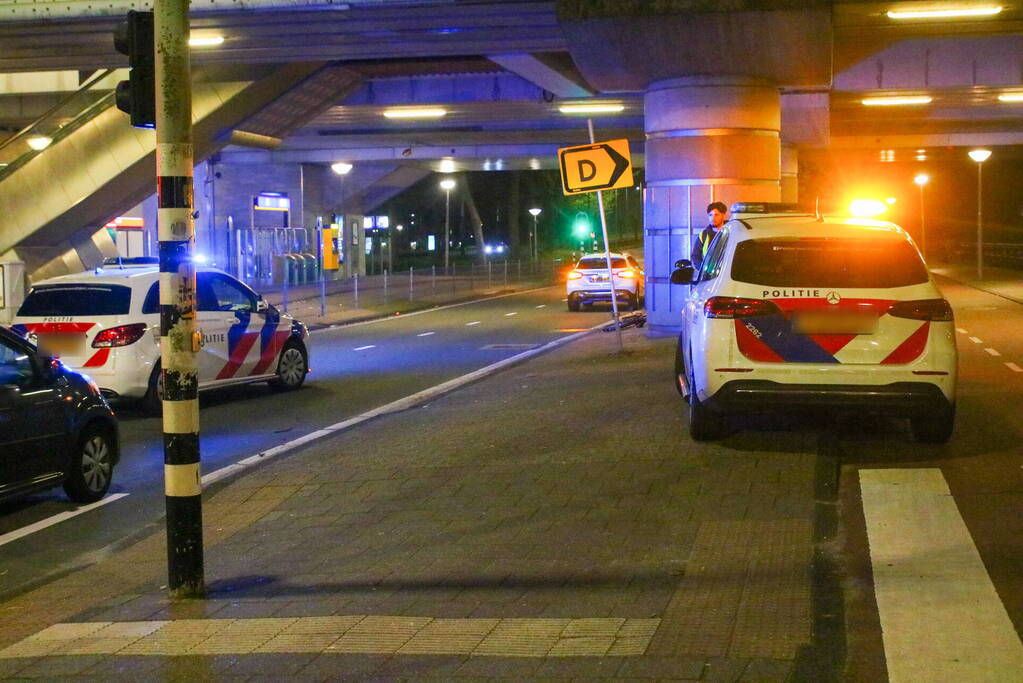 Auto zwaar beschadigd na scheppen fietser