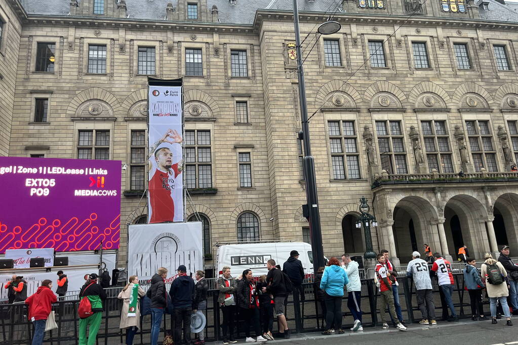 Feyenoord-fans verzamelen zich voor de huldiging