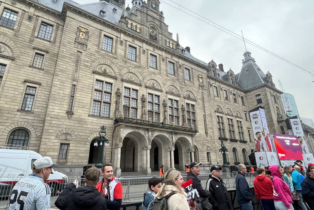 Feyenoord-fans verzamelen zich voor de huldiging