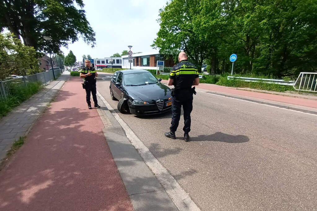 Eenzijdig ongeval resulteert in beschadigde auto