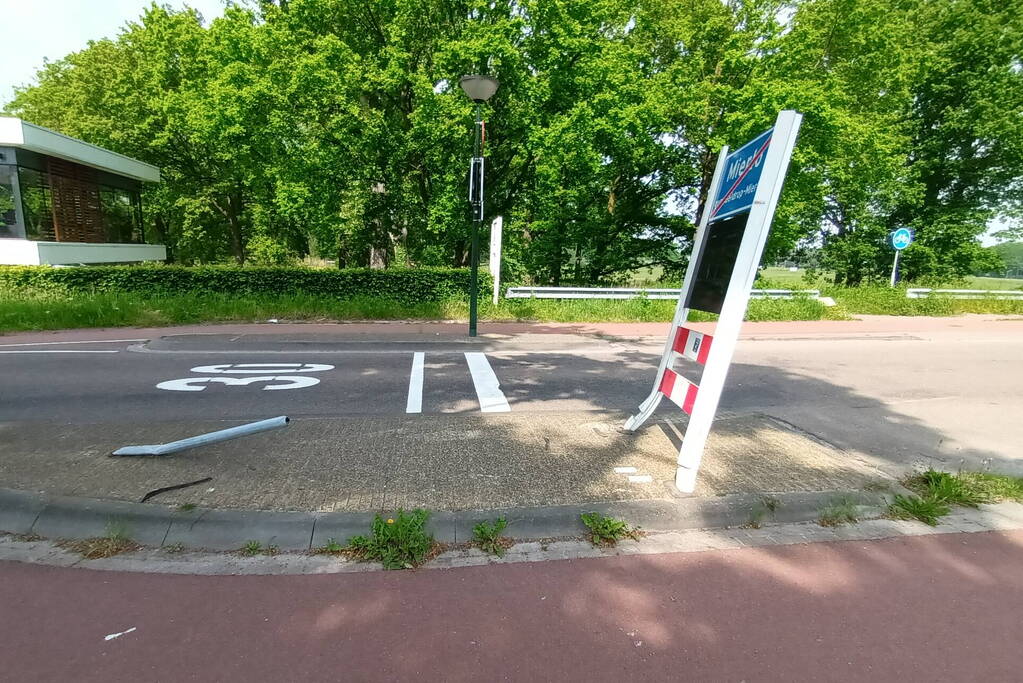 Eenzijdig ongeval resulteert in beschadigde auto