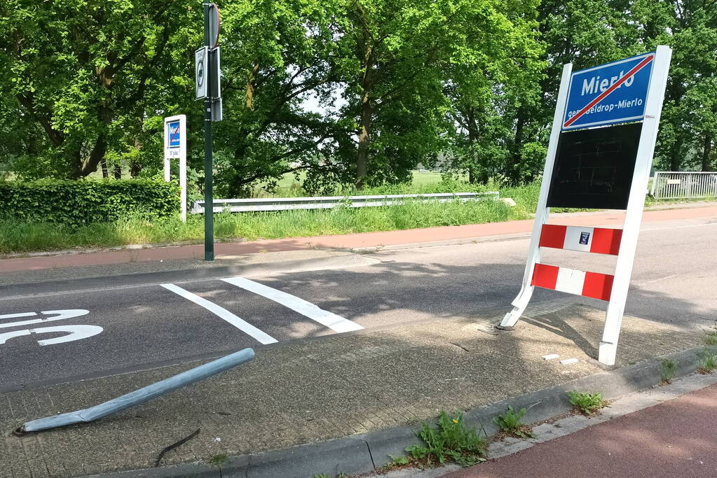 Eenzijdig ongeval resulteert in beschadigde auto