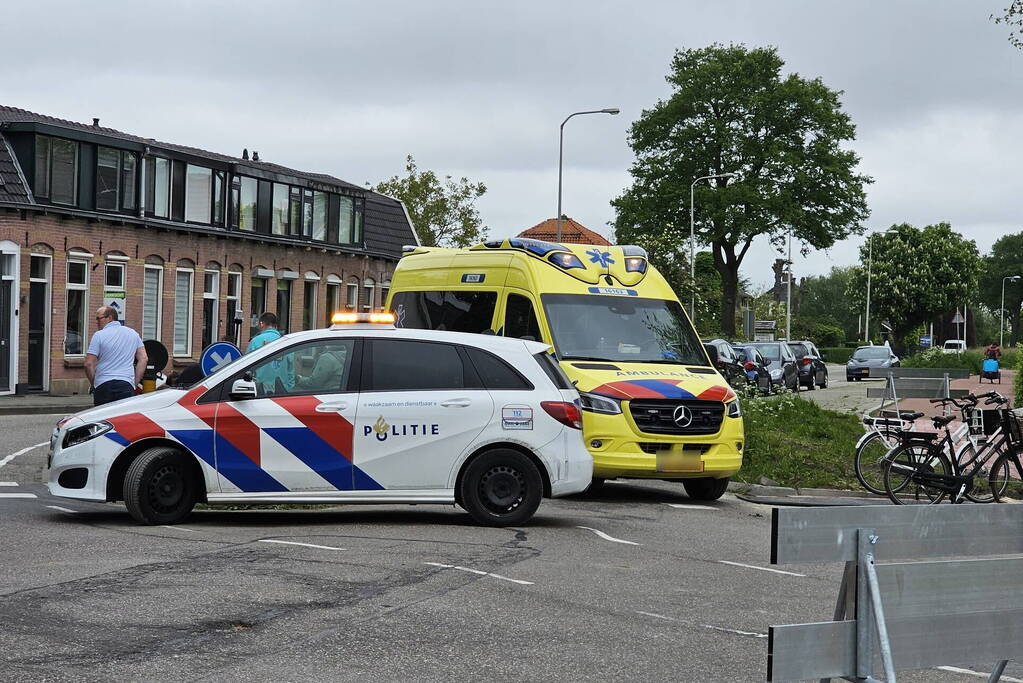 Fietsster gewond bij botsing met auto