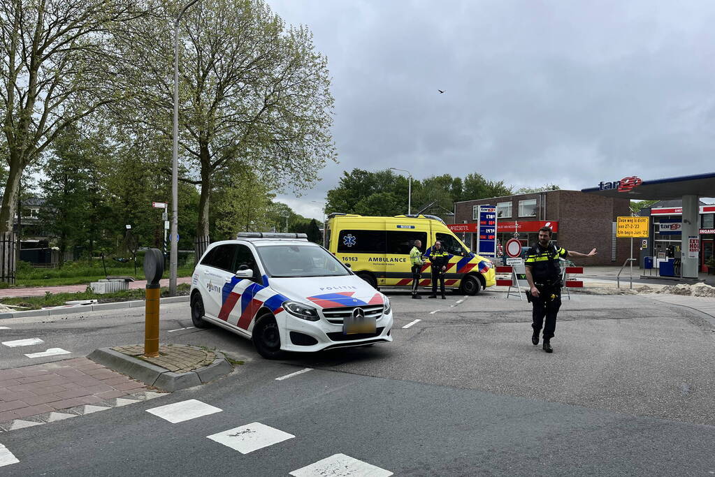 Fietsster gewond bij botsing met auto