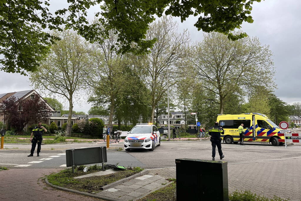Fietsster gewond bij botsing met auto