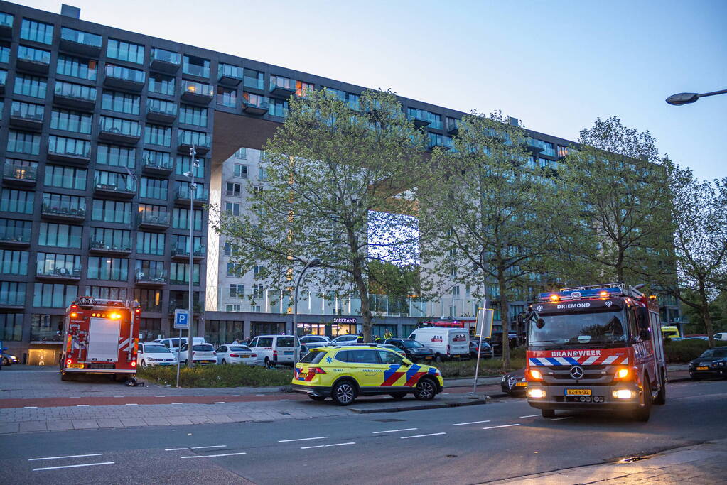 Gezin van balkon gered na brand
