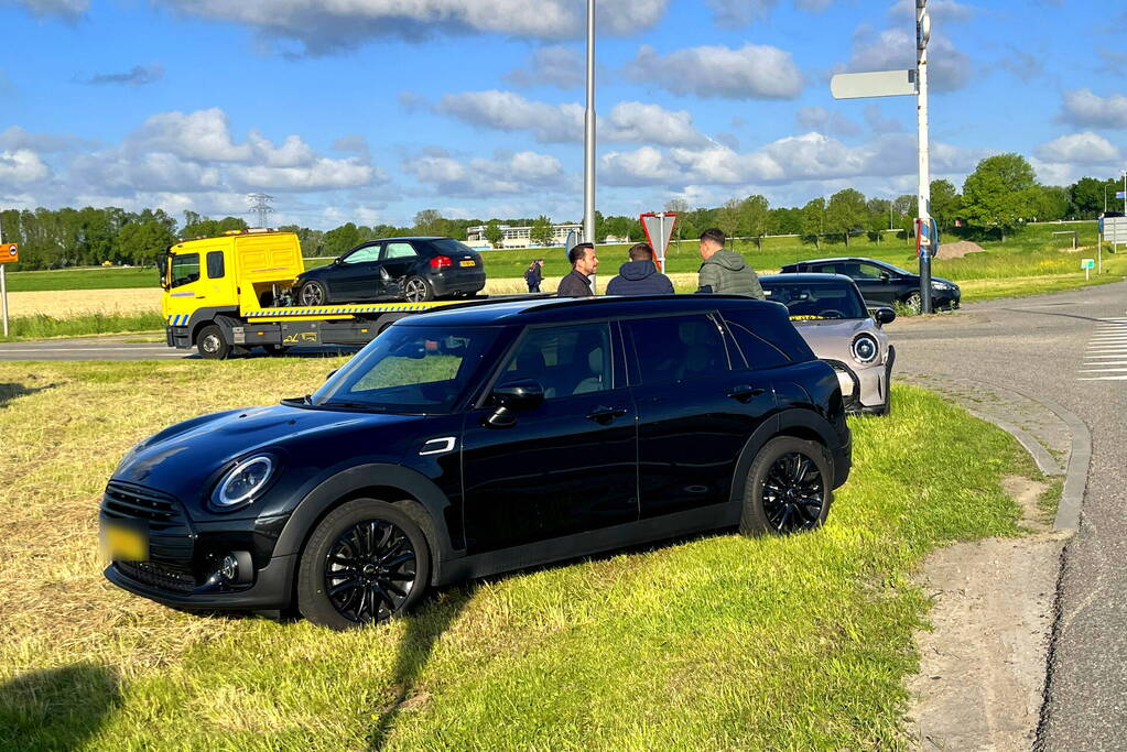 Botsing tussen drie personenauto's