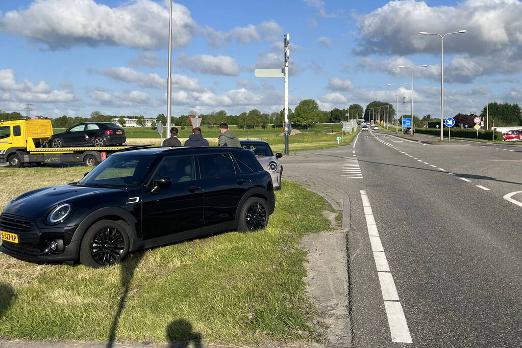 Botsing tussen drie personenauto's