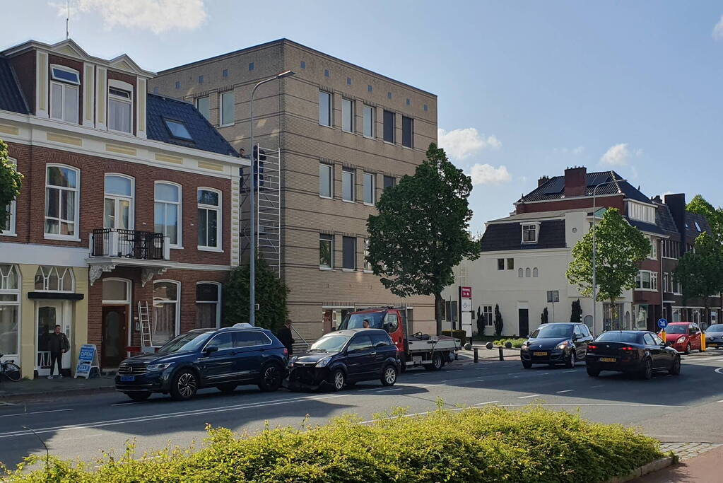 Kop-staart botsing tussen auto's