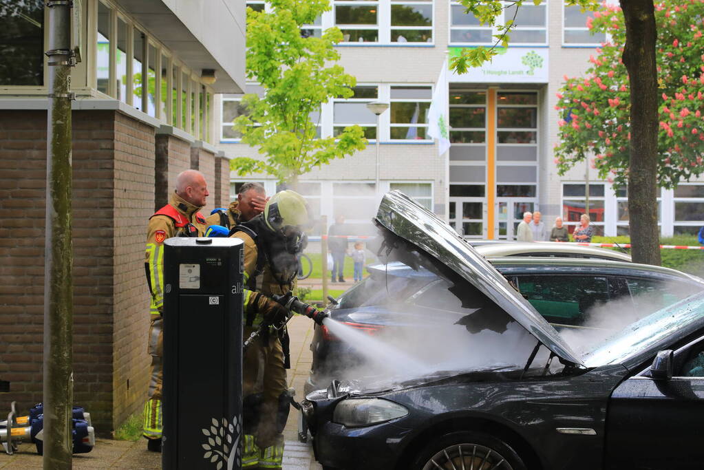 Brand in geparkeerde auto