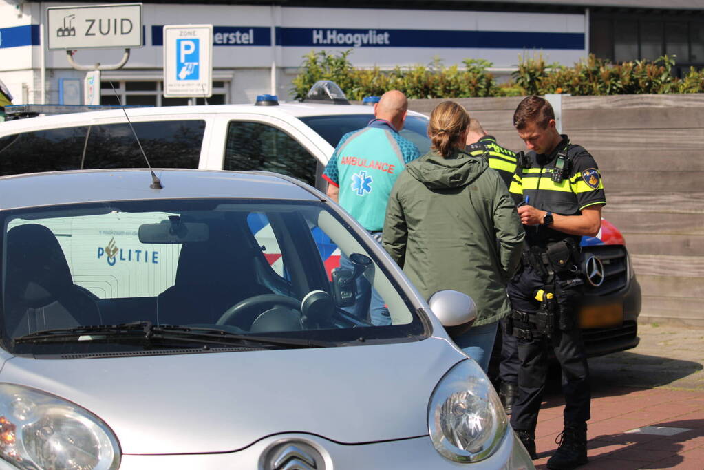 Scootmobieler omgeslagen na aanrijding met auto
