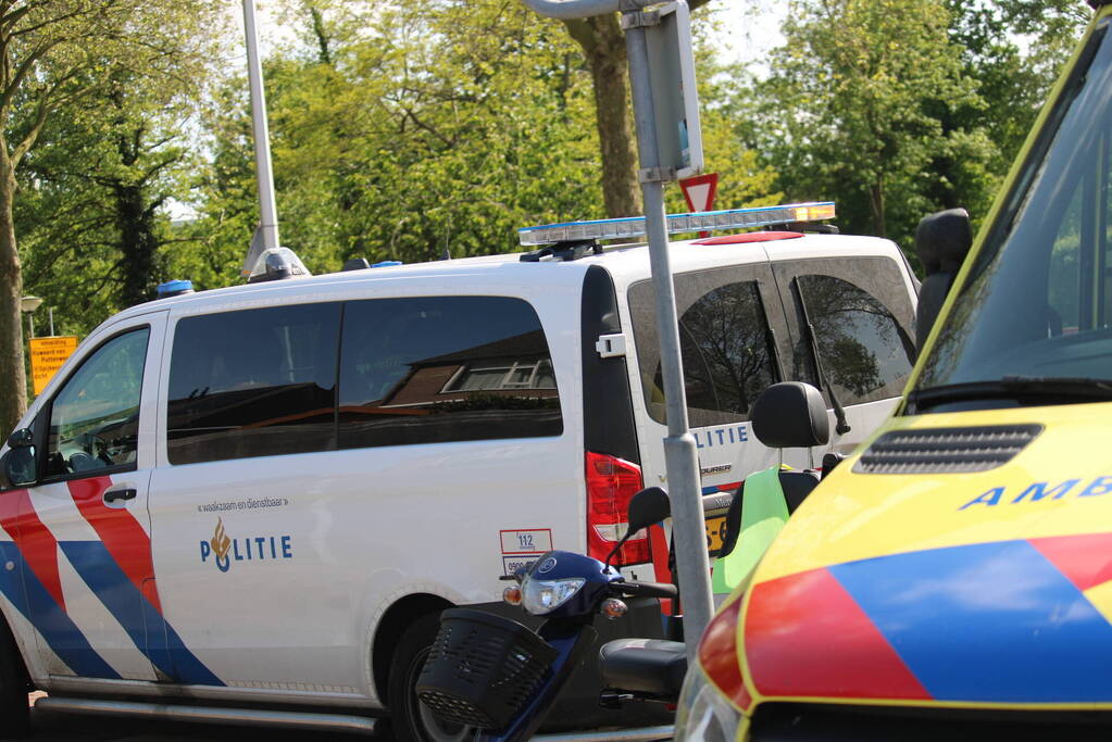 Scootmobieler omgeslagen na aanrijding met auto