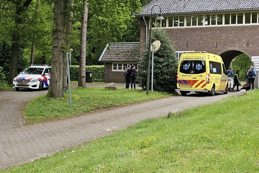 Vrouw gewond naar ziekenhuis