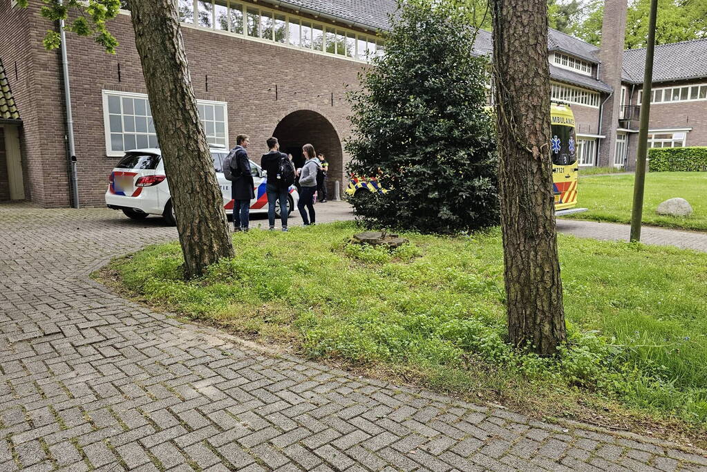 Vrouw gewond naar ziekenhuis