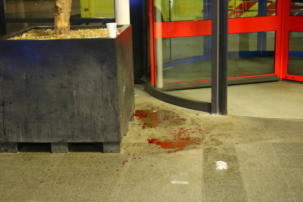 Steekpartij voor treinstation