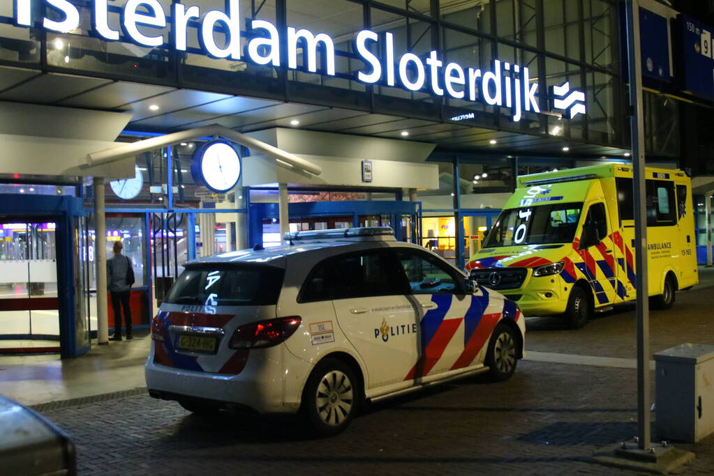 Steekpartij voor treinstation