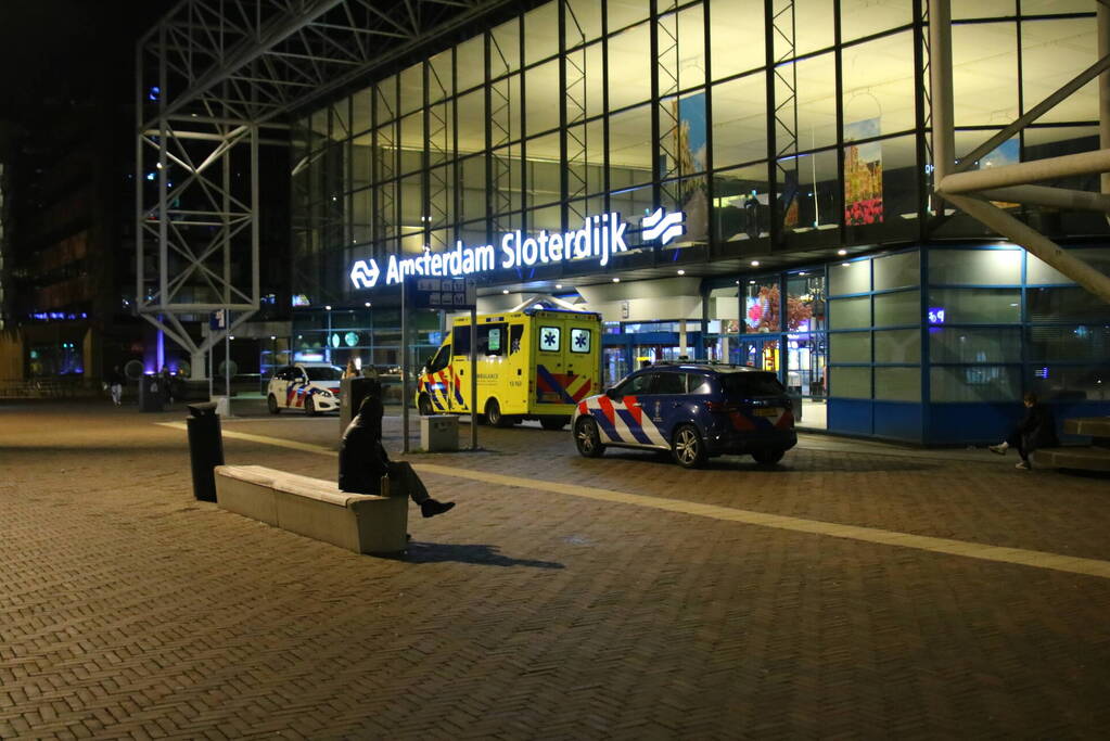 Steekpartij voor treinstation