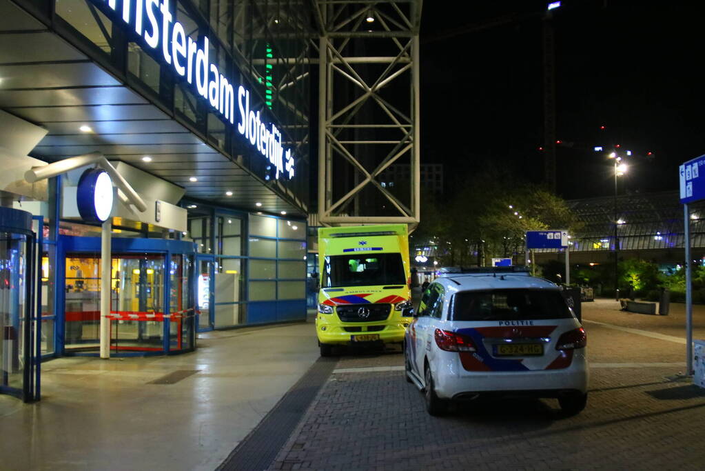 Steekpartij voor treinstation