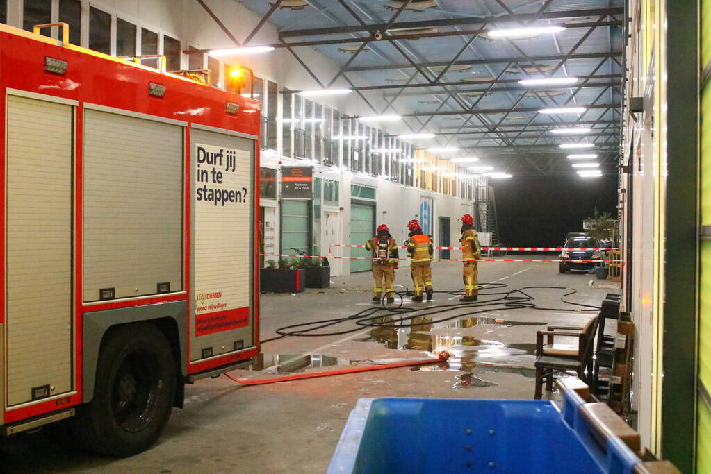 Explosief gaat af tegen deur van bedrijfspand