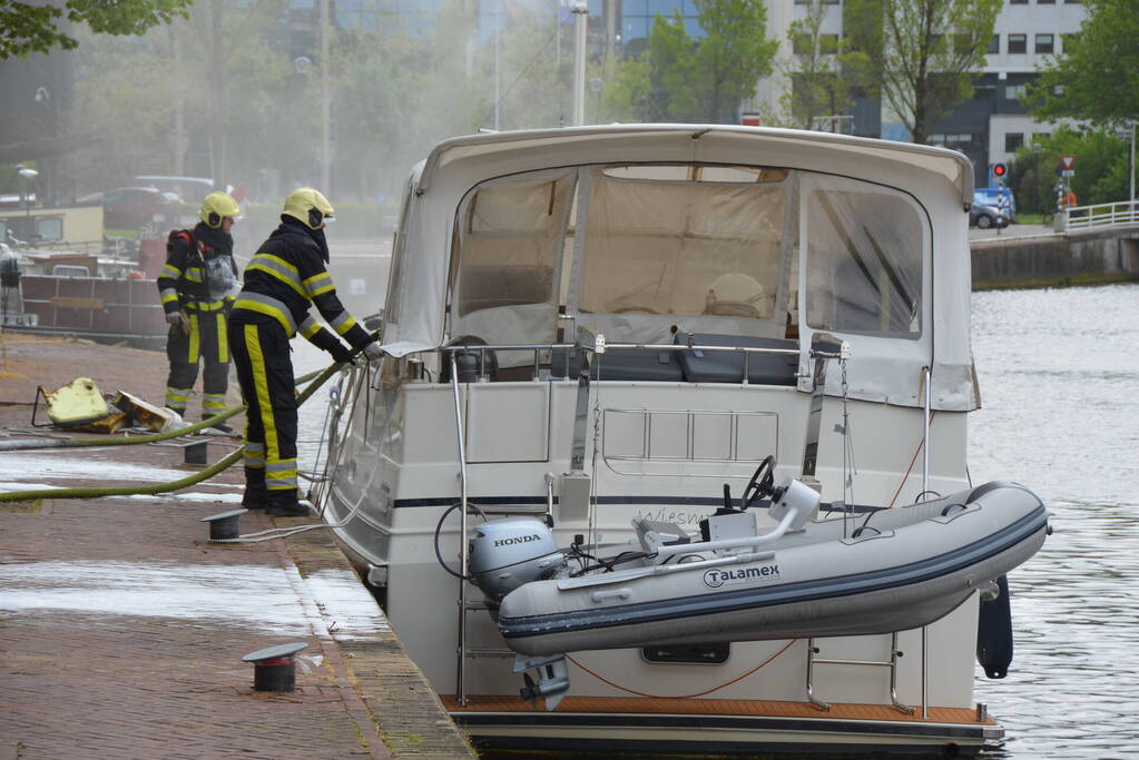 Veel rook bij brand op Duitse pleziervaartuig