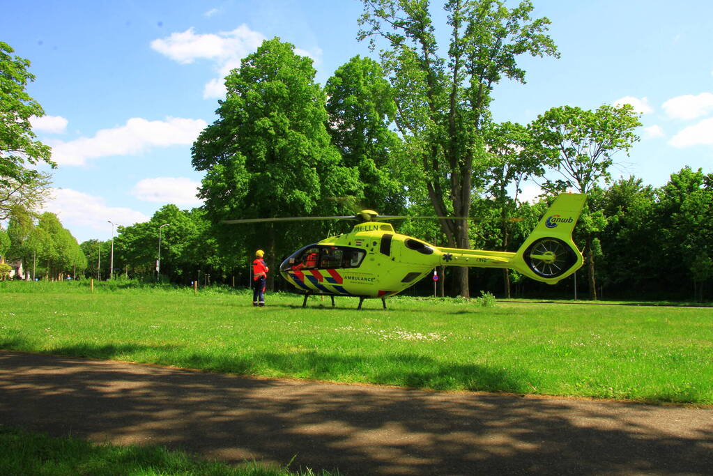 Man met verward gedrag gewond aangetroffen