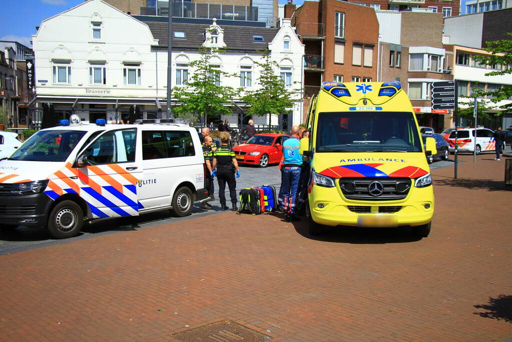 Man met verward gedrag gewond aangetroffen