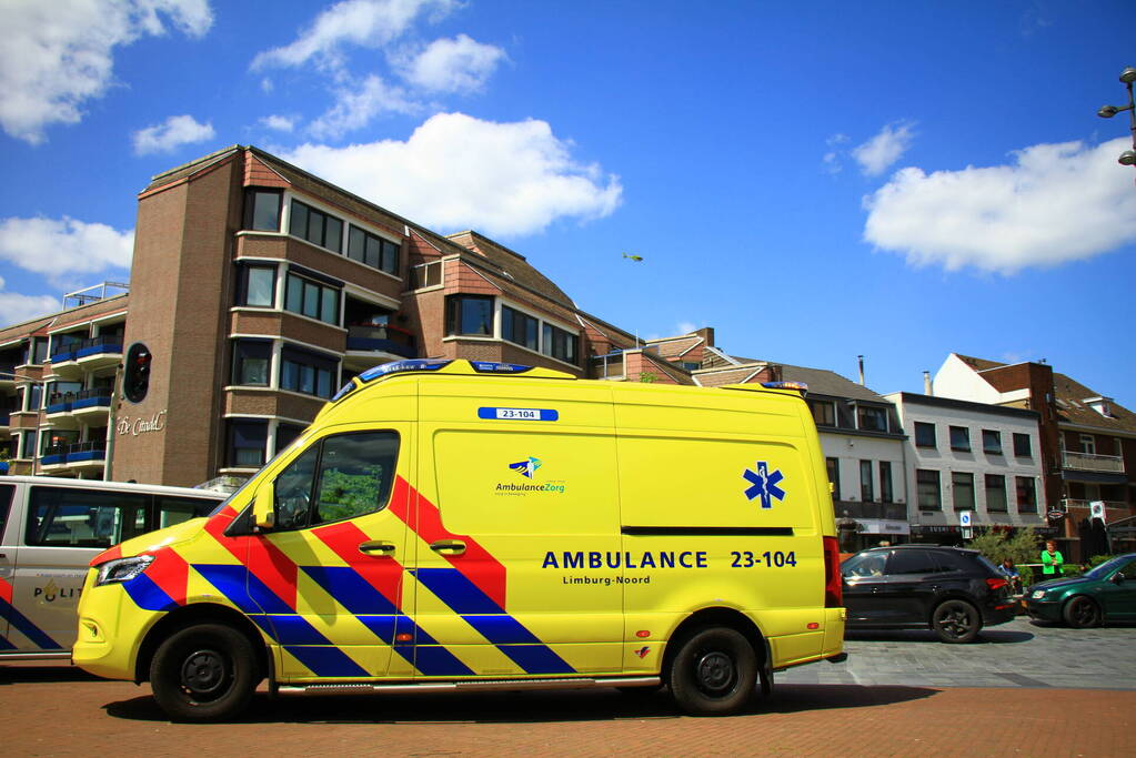 Man met verward gedrag gewond aangetroffen