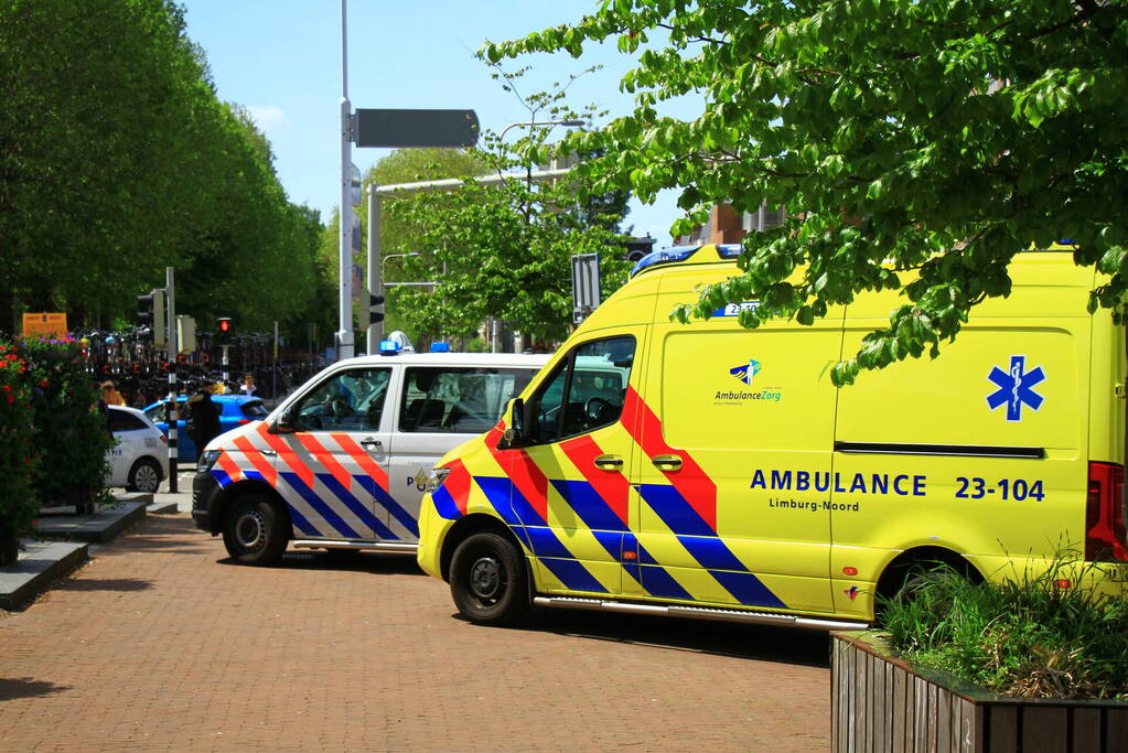 Man met verward gedrag gewond aangetroffen