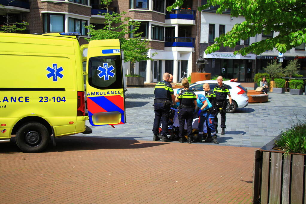 Man met verward gedrag gewond aangetroffen