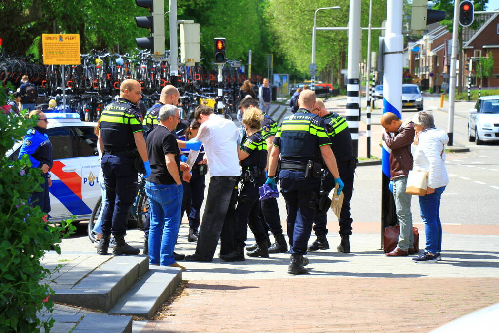 Man met verward gedrag gewond aangetroffen