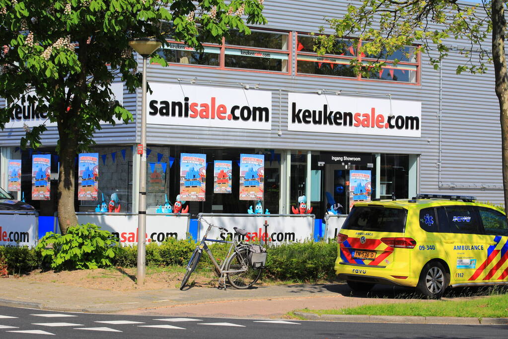 Klant Sanisale steekt verkoper neer