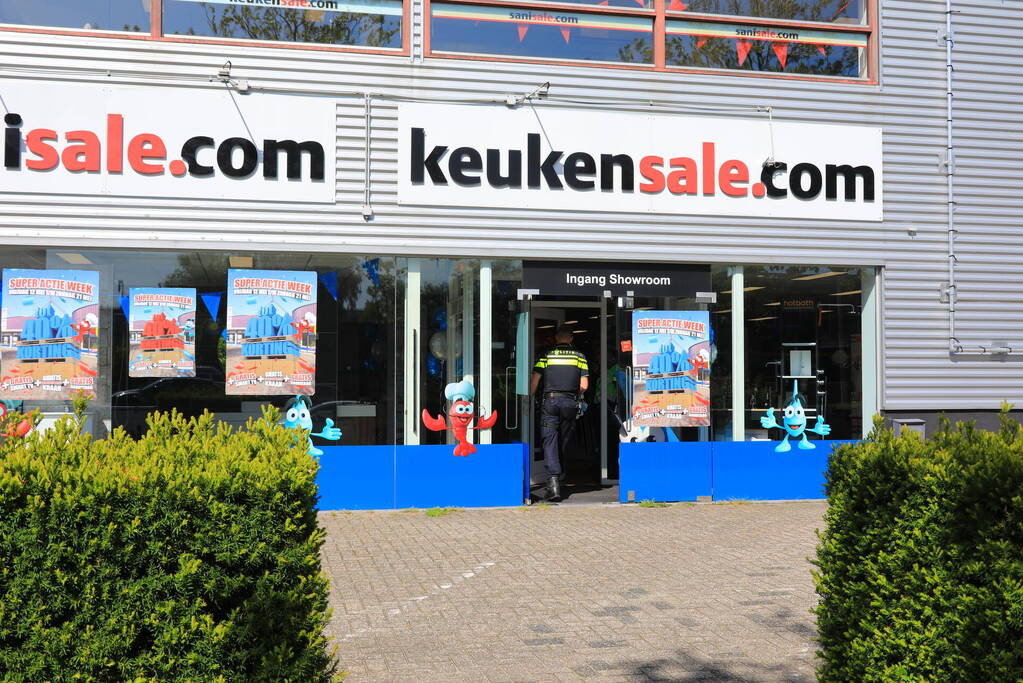 Klant Sanisale steekt verkoper neer